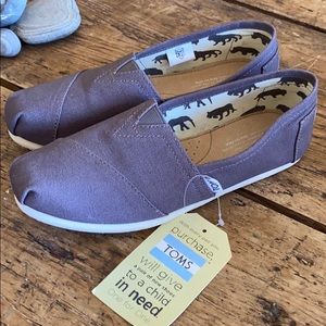 Toms - Women’s Classics - Ash Canvas - Grey.  NWT